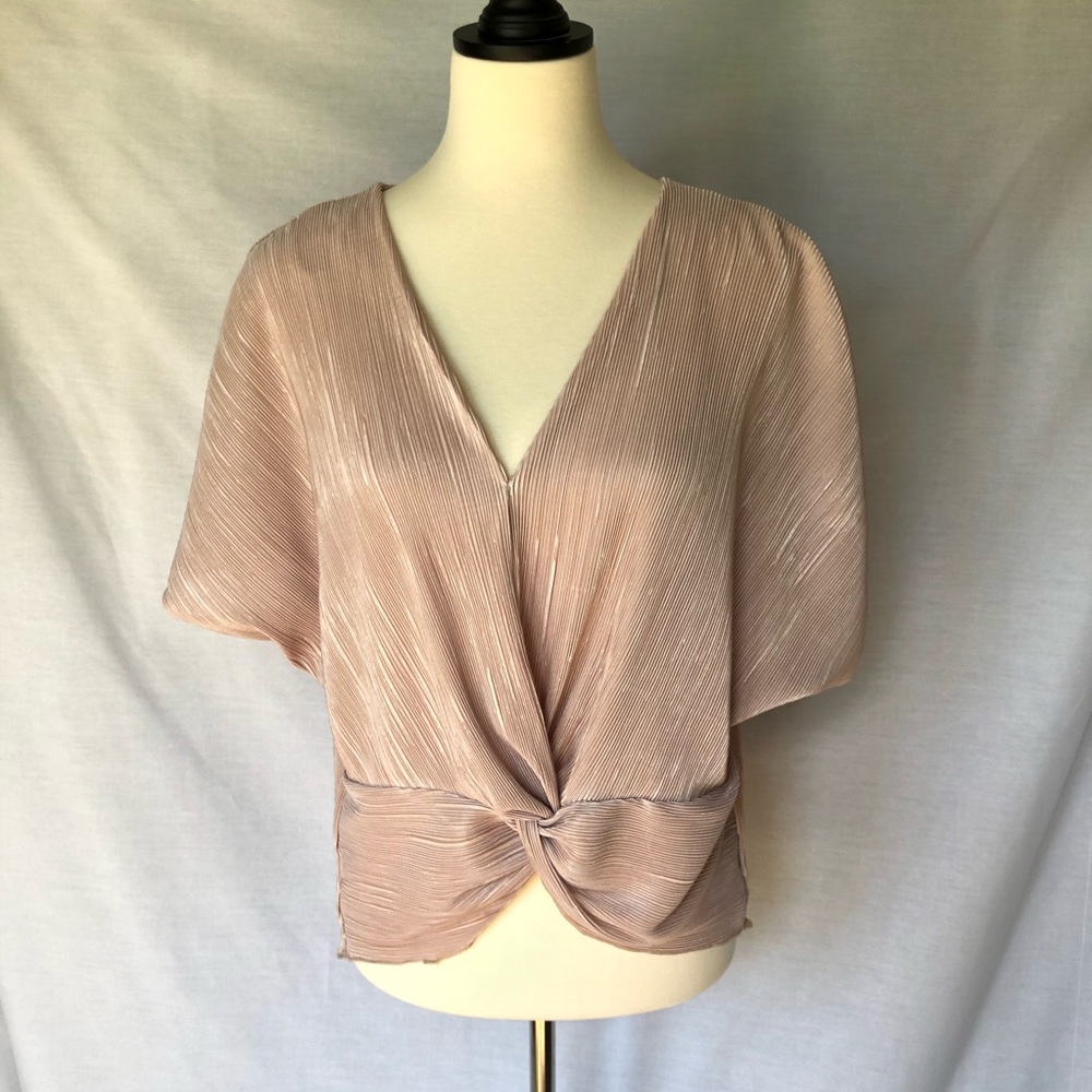 FATE by LFD Blush v-neck top w/ front twist, sz M